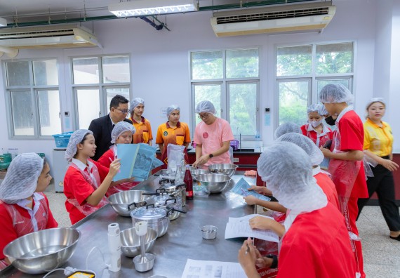 ภาพกิจกรรม  คณะวิทยาศาสตร์และเทคโนโลยี มหาวิทยาลัยราชภัฏกำแพงเพชร ร่วมกับโรงเรียนกำแพงเพชรพิทยาคม จัดกิจกรรมค่ายวิทยาศาสตร์นักเรียนห้องเรียนพิเศษวิทยาศาสตร์