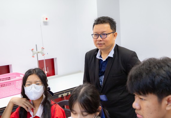 ภาพกิจกรรม  คณะวิทยาศาสตร์และเทคโนโลยี มหาวิทยาลัยราชภัฏกำแพงเพชร ร่วมกับโรงเรียนกำแพงเพชรพิทยาคม จัดกิจกรรมค่ายวิทยาศาสตร์นักเรียนห้องเรียนพิเศษวิทยาศาสตร์