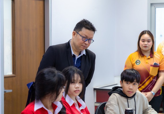 ภาพกิจกรรม  คณะวิทยาศาสตร์และเทคโนโลยี มหาวิทยาลัยราชภัฏกำแพงเพชร ร่วมกับโรงเรียนกำแพงเพชรพิทยาคม จัดกิจกรรมค่ายวิทยาศาสตร์นักเรียนห้องเรียนพิเศษวิทยาศาสตร์