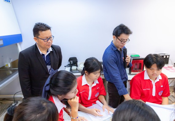 ภาพกิจกรรม  คณะวิทยาศาสตร์และเทคโนโลยี มหาวิทยาลัยราชภัฏกำแพงเพชร ร่วมกับโรงเรียนกำแพงเพชรพิทยาคม จัดกิจกรรมค่ายวิทยาศาสตร์นักเรียนห้องเรียนพิเศษวิทยาศาสตร์