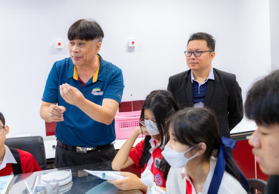 ภาพกิจกรรม  คณะวิทยาศาสตร์และเทคโนโลยี มหาวิทยาลัยราชภัฏกำแพงเพชร ร่วมกับโรงเรียนกำแพงเพชรพิทยาคม จัดกิจกรรมค่ายวิทยาศาสตร์นักเรียนห้องเรียนพิเศษวิทยาศาสตร์