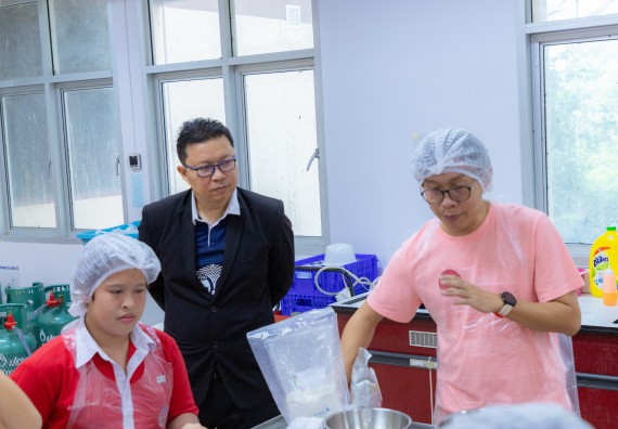 ภาพกิจกรรม  คณะวิทยาศาสตร์และเทคโนโลยี มหาวิทยาลัยราชภัฏกำแพงเพชร ร่วมกับโรงเรียนกำแพงเพชรพิทยาคม จัดกิจกรรมค่ายวิทยาศาสตร์นักเรียนห้องเรียนพิเศษวิทยาศาสตร์