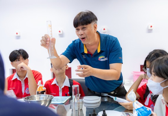 ภาพกิจกรรม  คณะวิทยาศาสตร์และเทคโนโลยี มหาวิทยาลัยราชภัฏกำแพงเพชร ร่วมกับโรงเรียนกำแพงเพชรพิทยาคม จัดกิจกรรมค่ายวิทยาศาสตร์นักเรียนห้องเรียนพิเศษวิทยาศาสตร์