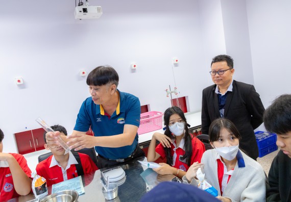 ภาพกิจกรรม  คณะวิทยาศาสตร์และเทคโนโลยี มหาวิทยาลัยราชภัฏกำแพงเพชร ร่วมกับโรงเรียนกำแพงเพชรพิทยาคม จัดกิจกรรมค่ายวิทยาศาสตร์นักเรียนห้องเรียนพิเศษวิทยาศาสตร์