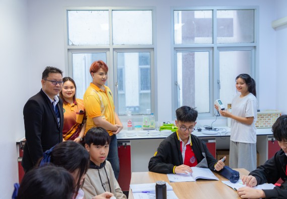 ภาพกิจกรรม  คณะวิทยาศาสตร์และเทคโนโลยี มหาวิทยาลัยราชภัฏกำแพงเพชร ร่วมกับโรงเรียนกำแพงเพชรพิทยาคม จัดกิจกรรมค่ายวิทยาศาสตร์นักเรียนห้องเรียนพิเศษวิทยาศาสตร์