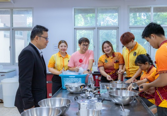 ภาพกิจกรรม  คณะวิทยาศาสตร์และเทคโนโลยี มหาวิทยาลัยราชภัฏกำแพงเพชร ร่วมกับโรงเรียนกำแพงเพชรพิทยาคม จัดกิจกรรมค่ายวิทยาศาสตร์นักเรียนห้องเรียนพิเศษวิทยาศาสตร์