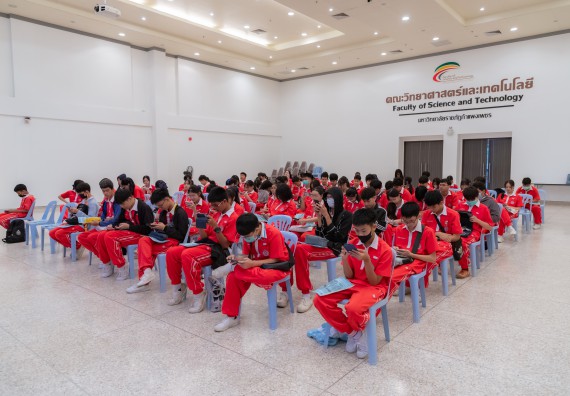 ภาพกิจกรรม  คณะวิทยาศาสตร์และเทคโนโลยี มหาวิทยาลัยราชภัฏกำแพงเพชร ร่วมกับโรงเรียนกำแพงเพชรพิทยาคม จัดกิจกรรมค่ายวิทยาศาสตร์นักเรียนห้องเรียนพิเศษวิทยาศาสตร์