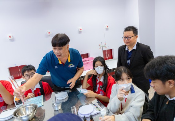 ภาพกิจกรรม  คณะวิทยาศาสตร์และเทคโนโลยี มหาวิทยาลัยราชภัฏกำแพงเพชร ร่วมกับโรงเรียนกำแพงเพชรพิทยาคม จัดกิจกรรมค่ายวิทยาศาสตร์นักเรียนห้องเรียนพิเศษวิทยาศาสตร์