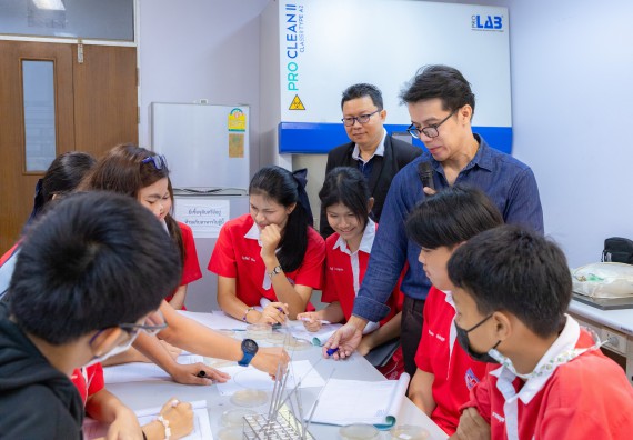 ภาพกิจกรรม  คณะวิทยาศาสตร์และเทคโนโลยี มหาวิทยาลัยราชภัฏกำแพงเพชร ร่วมกับโรงเรียนกำแพงเพชรพิทยาคม จัดกิจกรรมค่ายวิทยาศาสตร์นักเรียนห้องเรียนพิเศษวิทยาศาสตร์