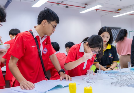 ภาพกิจกรรม  คณะวิทยาศาสตร์และเทคโนโลยี มหาวิทยาลัยราชภัฏกำแพงเพชร ร่วมกับโรงเรียนกำแพงเพชรพิทยาคม จัดกิจกรรมค่ายวิทยาศาสตร์นักเรียนห้องเรียนพิเศษวิทยาศาสตร์