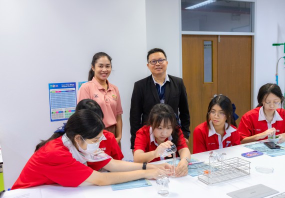 ภาพกิจกรรม  คณะวิทยาศาสตร์และเทคโนโลยี มหาวิทยาลัยราชภัฏกำแพงเพชร ร่วมกับโรงเรียนกำแพงเพชรพิทยาคม จัดกิจกรรมค่ายวิทยาศาสตร์นักเรียนห้องเรียนพิเศษวิทยาศาสตร์