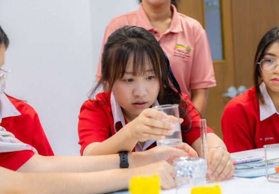 ภาพกิจกรรม  คณะวิทยาศาสตร์และเทคโนโลยี มหาวิทยาลัยราชภัฏกำแพงเพชร ร่วมกับโรงเรียนกำแพงเพชรพิทยาคม จัดกิจกรรมค่ายวิทยาศาสตร์นักเรียนห้องเรียนพิเศษวิทยาศาสตร์