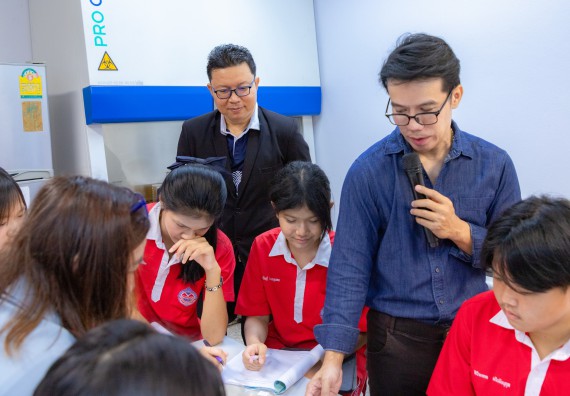 ภาพกิจกรรม  คณะวิทยาศาสตร์และเทคโนโลยี มหาวิทยาลัยราชภัฏกำแพงเพชร ร่วมกับโรงเรียนกำแพงเพชรพิทยาคม จัดกิจกรรมค่ายวิทยาศาสตร์นักเรียนห้องเรียนพิเศษวิทยาศาสตร์