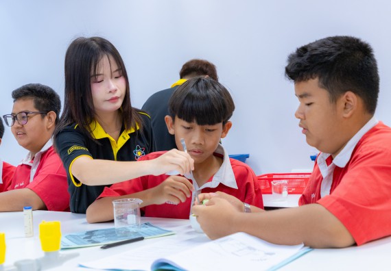 ภาพกิจกรรม  คณะวิทยาศาสตร์และเทคโนโลยี มหาวิทยาลัยราชภัฏกำแพงเพชร ร่วมกับโรงเรียนกำแพงเพชรพิทยาคม จัดกิจกรรมค่ายวิทยาศาสตร์นักเรียนห้องเรียนพิเศษวิทยาศาสตร์