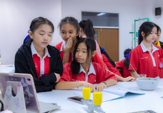 ภาพกิจกรรม  คณะวิทยาศาสตร์และเทคโนโลยี มหาวิทยาลัยราชภัฏกำแพงเพชร ร่วมกับโรงเรียนกำแพงเพชรพิทยาคม จัดกิจกรรมค่ายวิทยาศาสตร์นักเรียนห้องเรียนพิเศษวิทยาศาสตร์