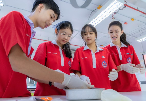 ภาพกิจกรรม  คณะวิทยาศาสตร์และเทคโนโลยี มหาวิทยาลัยราชภัฏกำแพงเพชร ร่วมกับโรงเรียนกำแพงเพชรพิทยาคม จัดกิจกรรมค่ายวิทยาศาสตร์นักเรียนห้องเรียนพิเศษวิทยาศาสตร์