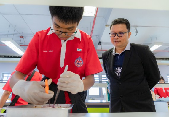 ภาพกิจกรรม  คณะวิทยาศาสตร์และเทคโนโลยี มหาวิทยาลัยราชภัฏกำแพงเพชร ร่วมกับโรงเรียนกำแพงเพชรพิทยาคม จัดกิจกรรมค่ายวิทยาศาสตร์นักเรียนห้องเรียนพิเศษวิทยาศาสตร์