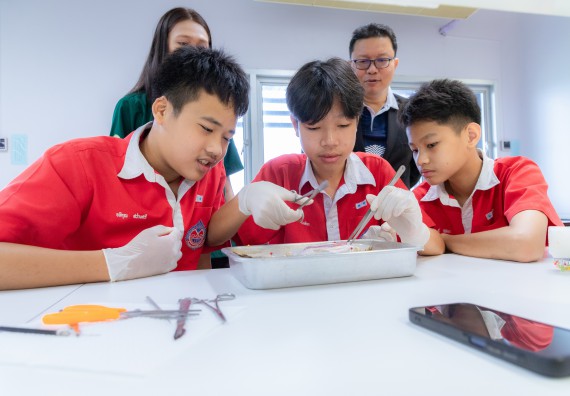 ภาพกิจกรรม  คณะวิทยาศาสตร์และเทคโนโลยี มหาวิทยาลัยราชภัฏกำแพงเพชร ร่วมกับโรงเรียนกำแพงเพชรพิทยาคม จัดกิจกรรมค่ายวิทยาศาสตร์นักเรียนห้องเรียนพิเศษวิทยาศาสตร์