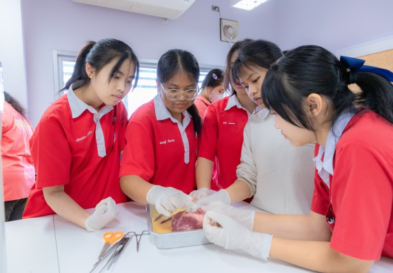 ภาพกิจกรรม  คณะวิทยาศาสตร์และเทคโนโลยี มหาวิทยาลัยราชภัฏกำแพงเพชร ร่วมกับโรงเรียนกำแพงเพชรพิทยาคม จัดกิจกรรมค่ายวิทยาศาสตร์นักเรียนห้องเรียนพิเศษวิทยาศาสตร์