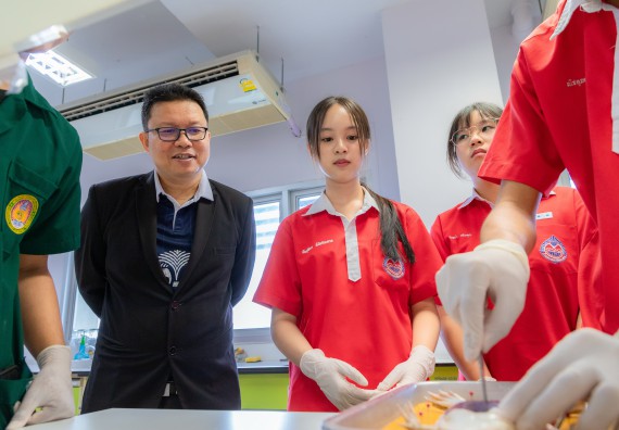 ภาพกิจกรรม  คณะวิทยาศาสตร์และเทคโนโลยี มหาวิทยาลัยราชภัฏกำแพงเพชร ร่วมกับโรงเรียนกำแพงเพชรพิทยาคม จัดกิจกรรมค่ายวิทยาศาสตร์นักเรียนห้องเรียนพิเศษวิทยาศาสตร์