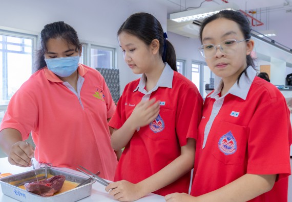 ภาพกิจกรรม  คณะวิทยาศาสตร์และเทคโนโลยี มหาวิทยาลัยราชภัฏกำแพงเพชร ร่วมกับโรงเรียนกำแพงเพชรพิทยาคม จัดกิจกรรมค่ายวิทยาศาสตร์นักเรียนห้องเรียนพิเศษวิทยาศาสตร์