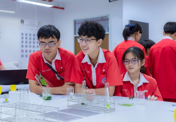 ภาพกิจกรรม  คณะวิทยาศาสตร์และเทคโนโลยี มหาวิทยาลัยราชภัฏกำแพงเพชร ร่วมกับโรงเรียนกำแพงเพชรพิทยาคม จัดกิจกรรมค่ายวิทยาศาสตร์นักเรียนห้องเรียนพิเศษวิทยาศาสตร์