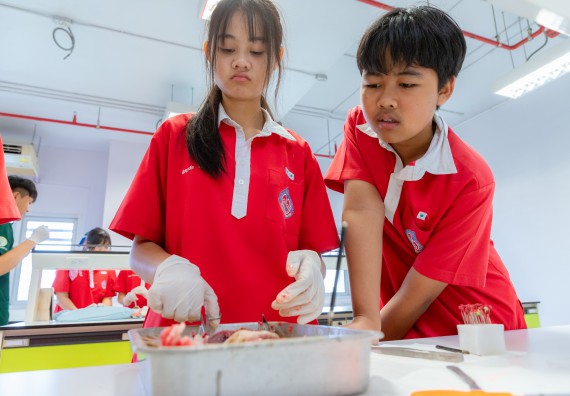 ภาพกิจกรรม  คณะวิทยาศาสตร์และเทคโนโลยี มหาวิทยาลัยราชภัฏกำแพงเพชร ร่วมกับโรงเรียนกำแพงเพชรพิทยาคม จัดกิจกรรมค่ายวิทยาศาสตร์นักเรียนห้องเรียนพิเศษวิทยาศาสตร์