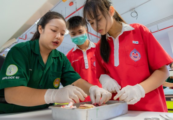 ภาพกิจกรรม  คณะวิทยาศาสตร์และเทคโนโลยี มหาวิทยาลัยราชภัฏกำแพงเพชร ร่วมกับโรงเรียนกำแพงเพชรพิทยาคม จัดกิจกรรมค่ายวิทยาศาสตร์นักเรียนห้องเรียนพิเศษวิทยาศาสตร์