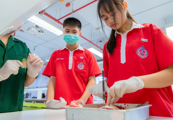 ภาพกิจกรรม  คณะวิทยาศาสตร์และเทคโนโลยี มหาวิทยาลัยราชภัฏกำแพงเพชร ร่วมกับโรงเรียนกำแพงเพชรพิทยาคม จัดกิจกรรมค่ายวิทยาศาสตร์นักเรียนห้องเรียนพิเศษวิทยาศาสตร์