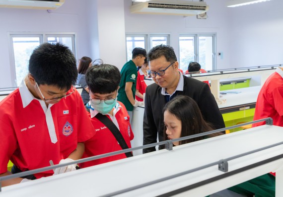 ภาพกิจกรรม  คณะวิทยาศาสตร์และเทคโนโลยี มหาวิทยาลัยราชภัฏกำแพงเพชร ร่วมกับโรงเรียนกำแพงเพชรพิทยาคม จัดกิจกรรมค่ายวิทยาศาสตร์นักเรียนห้องเรียนพิเศษวิทยาศาสตร์