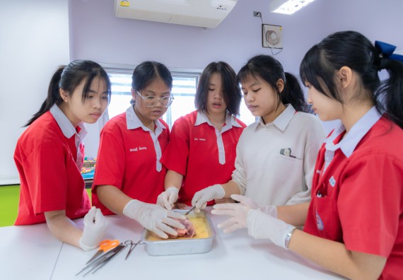 ภาพกิจกรรม  คณะวิทยาศาสตร์และเทคโนโลยี มหาวิทยาลัยราชภัฏกำแพงเพชร ร่วมกับโรงเรียนกำแพงเพชรพิทยาคม จัดกิจกรรมค่ายวิทยาศาสตร์นักเรียนห้องเรียนพิเศษวิทยาศาสตร์