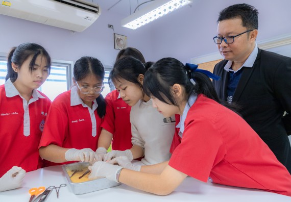 ภาพกิจกรรม  คณะวิทยาศาสตร์และเทคโนโลยี มหาวิทยาลัยราชภัฏกำแพงเพชร ร่วมกับโรงเรียนกำแพงเพชรพิทยาคม จัดกิจกรรมค่ายวิทยาศาสตร์นักเรียนห้องเรียนพิเศษวิทยาศาสตร์