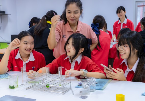 ภาพกิจกรรม  คณะวิทยาศาสตร์และเทคโนโลยี มหาวิทยาลัยราชภัฏกำแพงเพชร ร่วมกับโรงเรียนกำแพงเพชรพิทยาคม จัดกิจกรรมค่ายวิทยาศาสตร์นักเรียนห้องเรียนพิเศษวิทยาศาสตร์