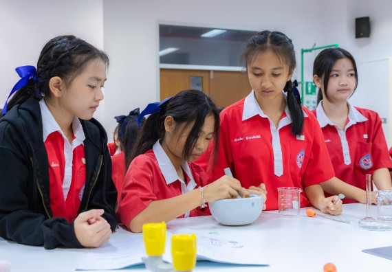 ภาพกิจกรรม  คณะวิทยาศาสตร์และเทคโนโลยี มหาวิทยาลัยราชภัฏกำแพงเพชร ร่วมกับโรงเรียนกำแพงเพชรพิทยาคม จัดกิจกรรมค่ายวิทยาศาสตร์นักเรียนห้องเรียนพิเศษวิทยาศาสตร์