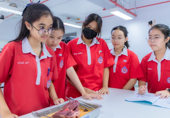 ภาพกิจกรรม  คณะวิทยาศาสตร์และเทคโนโลยี มหาวิทยาลัยราชภัฏกำแพงเพชร ร่วมกับโรงเรียนกำแพงเพชรพิทยาคม จัดกิจกรรมค่ายวิทยาศาสตร์นักเรียนห้องเรียนพิเศษวิทยาศาสตร์