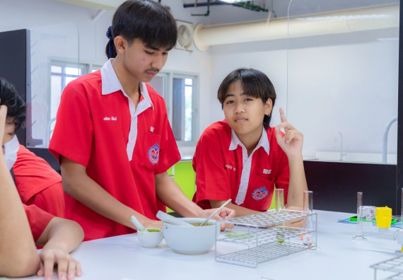 ภาพกิจกรรม  คณะวิทยาศาสตร์และเทคโนโลยี มหาวิทยาลัยราชภัฏกำแพงเพชร ร่วมกับโรงเรียนกำแพงเพชรพิทยาคม จัดกิจกรรมค่ายวิทยาศาสตร์นักเรียนห้องเรียนพิเศษวิทยาศาสตร์