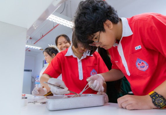 ภาพกิจกรรม  คณะวิทยาศาสตร์และเทคโนโลยี มหาวิทยาลัยราชภัฏกำแพงเพชร ร่วมกับโรงเรียนกำแพงเพชรพิทยาคม จัดกิจกรรมค่ายวิทยาศาสตร์นักเรียนห้องเรียนพิเศษวิทยาศาสตร์