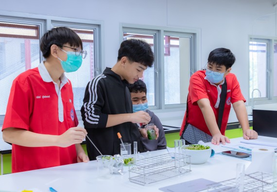 ภาพกิจกรรม  คณะวิทยาศาสตร์และเทคโนโลยี มหาวิทยาลัยราชภัฏกำแพงเพชร ร่วมกับโรงเรียนกำแพงเพชรพิทยาคม จัดกิจกรรมค่ายวิทยาศาสตร์นักเรียนห้องเรียนพิเศษวิทยาศาสตร์