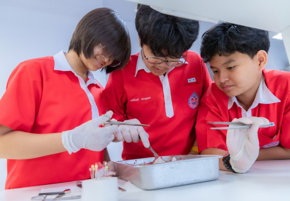 ภาพกิจกรรม  คณะวิทยาศาสตร์และเทคโนโลยี มหาวิทยาลัยราชภัฏกำแพงเพชร ร่วมกับโรงเรียนกำแพงเพชรพิทยาคม จัดกิจกรรมค่ายวิทยาศาสตร์นักเรียนห้องเรียนพิเศษวิทยาศาสตร์