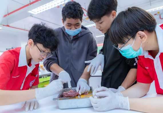 ภาพกิจกรรม  คณะวิทยาศาสตร์และเทคโนโลยี มหาวิทยาลัยราชภัฏกำแพงเพชร ร่วมกับโรงเรียนกำแพงเพชรพิทยาคม จัดกิจกรรมค่ายวิทยาศาสตร์นักเรียนห้องเรียนพิเศษวิทยาศาสตร์