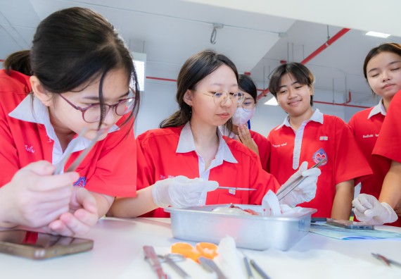 ภาพกิจกรรม  คณะวิทยาศาสตร์และเทคโนโลยี มหาวิทยาลัยราชภัฏกำแพงเพชร ร่วมกับโรงเรียนกำแพงเพชรพิทยาคม จัดกิจกรรมค่ายวิทยาศาสตร์นักเรียนห้องเรียนพิเศษวิทยาศาสตร์