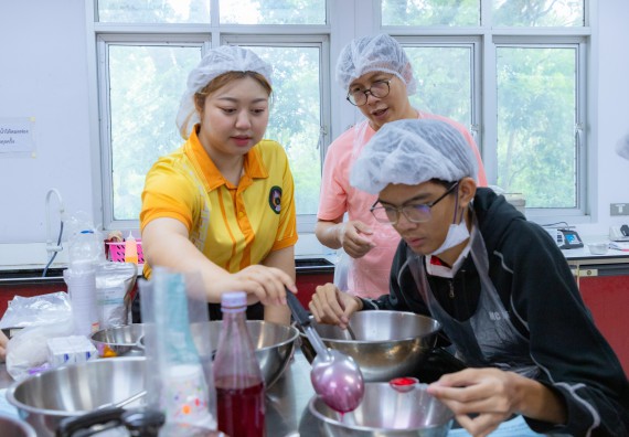 ภาพกิจกรรม  คณะวิทยาศาสตร์และเทคโนโลยี มหาวิทยาลัยราชภัฏกำแพงเพชร ร่วมกับโรงเรียนกำแพงเพชรพิทยาคม จัดกิจกรรมค่ายวิทยาศาสตร์นักเรียนห้องเรียนพิเศษวิทยาศาสตร์