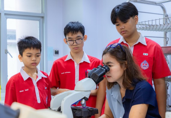 ภาพกิจกรรม  คณะวิทยาศาสตร์และเทคโนโลยี มหาวิทยาลัยราชภัฏกำแพงเพชร ร่วมกับโรงเรียนกำแพงเพชรพิทยาคม จัดกิจกรรมค่ายวิทยาศาสตร์นักเรียนห้องเรียนพิเศษวิทยาศาสตร์