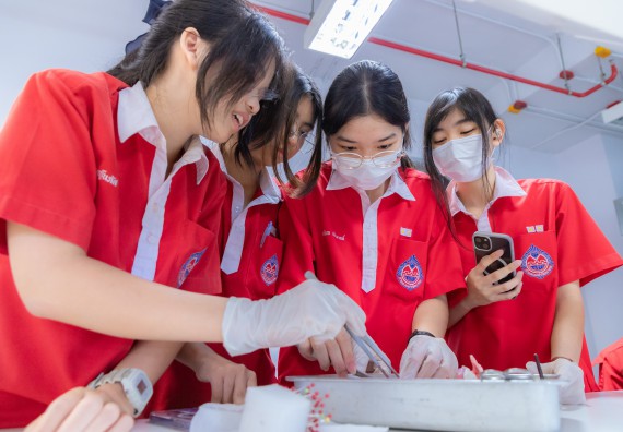 ภาพกิจกรรม  คณะวิทยาศาสตร์และเทคโนโลยี มหาวิทยาลัยราชภัฏกำแพงเพชร ร่วมกับโรงเรียนกำแพงเพชรพิทยาคม จัดกิจกรรมค่ายวิทยาศาสตร์นักเรียนห้องเรียนพิเศษวิทยาศาสตร์