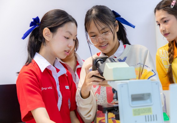 ภาพกิจกรรม  คณะวิทยาศาสตร์และเทคโนโลยี มหาวิทยาลัยราชภัฏกำแพงเพชร ร่วมกับโรงเรียนกำแพงเพชรพิทยาคม จัดกิจกรรมค่ายวิทยาศาสตร์นักเรียนห้องเรียนพิเศษวิทยาศาสตร์