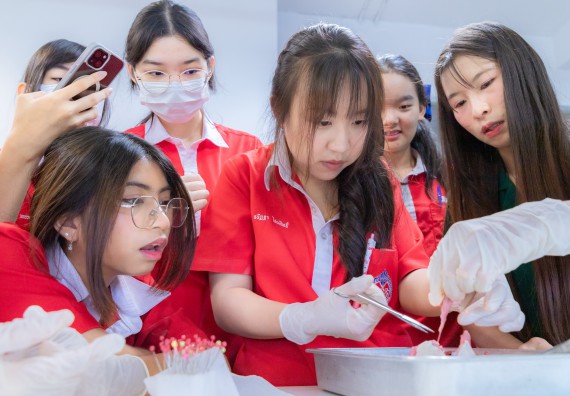 ภาพกิจกรรม  คณะวิทยาศาสตร์และเทคโนโลยี มหาวิทยาลัยราชภัฏกำแพงเพชร ร่วมกับโรงเรียนกำแพงเพชรพิทยาคม จัดกิจกรรมค่ายวิทยาศาสตร์นักเรียนห้องเรียนพิเศษวิทยาศาสตร์