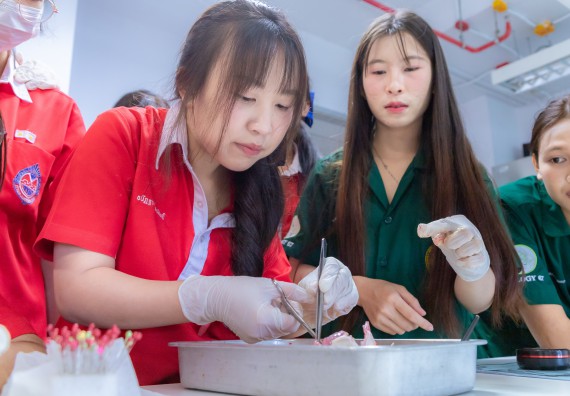 ภาพกิจกรรม  คณะวิทยาศาสตร์และเทคโนโลยี มหาวิทยาลัยราชภัฏกำแพงเพชร ร่วมกับโรงเรียนกำแพงเพชรพิทยาคม จัดกิจกรรมค่ายวิทยาศาสตร์นักเรียนห้องเรียนพิเศษวิทยาศาสตร์