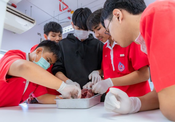 ภาพกิจกรรม  คณะวิทยาศาสตร์และเทคโนโลยี มหาวิทยาลัยราชภัฏกำแพงเพชร ร่วมกับโรงเรียนกำแพงเพชรพิทยาคม จัดกิจกรรมค่ายวิทยาศาสตร์นักเรียนห้องเรียนพิเศษวิทยาศาสตร์