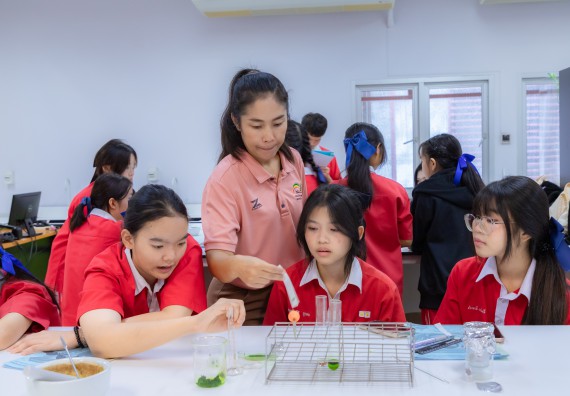 ภาพกิจกรรม  คณะวิทยาศาสตร์และเทคโนโลยี มหาวิทยาลัยราชภัฏกำแพงเพชร ร่วมกับโรงเรียนกำแพงเพชรพิทยาคม จัดกิจกรรมค่ายวิทยาศาสตร์นักเรียนห้องเรียนพิเศษวิทยาศาสตร์