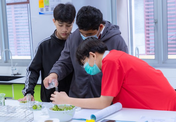 ภาพกิจกรรม  คณะวิทยาศาสตร์และเทคโนโลยี มหาวิทยาลัยราชภัฏกำแพงเพชร ร่วมกับโรงเรียนกำแพงเพชรพิทยาคม จัดกิจกรรมค่ายวิทยาศาสตร์นักเรียนห้องเรียนพิเศษวิทยาศาสตร์